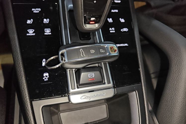 保时捷 Cayenne新能源 2021款 Cayenne E-Hybrid 2.0T中控内饰11