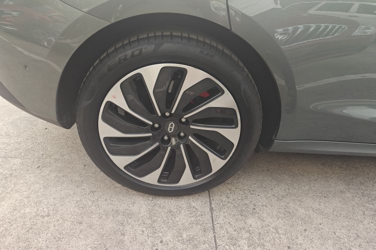 鸿蒙智行 问界M5 2022款 增程四驱性能版车身外观56