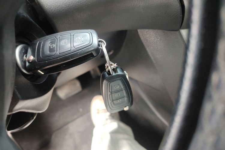 福特 福克斯 2012款 三厢 1.6L 自动风尚型中控内饰11