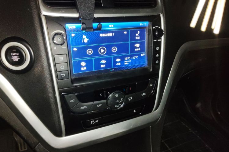 吉利汽车 帝豪 2016款 三厢 1.5L 手动向上版中控内饰16