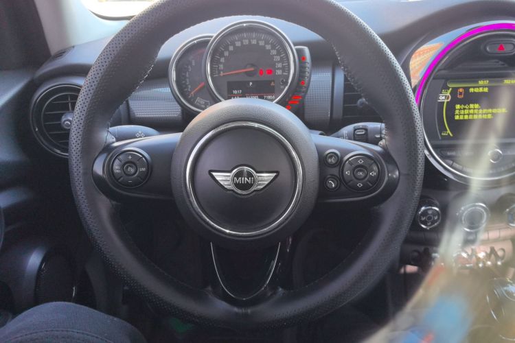 MINI 2015款 1.5T COOPER Fun 五门版中控内饰13