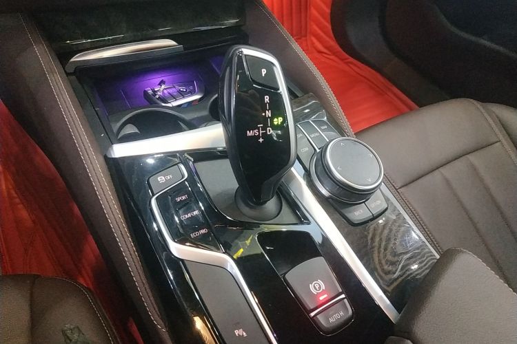 宝马5系 2020款 525Li M运动套装中控内饰18