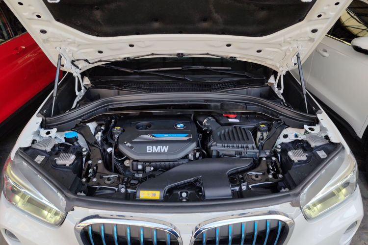 宝马X1新能源 2019款 xDrive25Le 里程升级版机舱底盘24