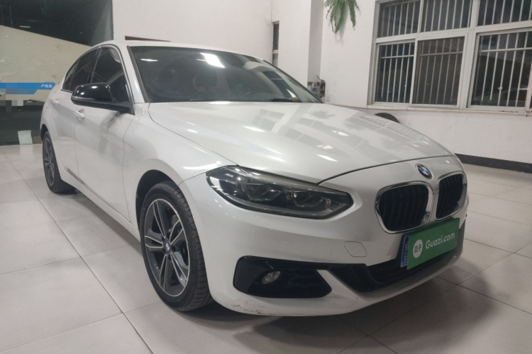 宝马1系 2018款 改款 118i 运动型车身外观3