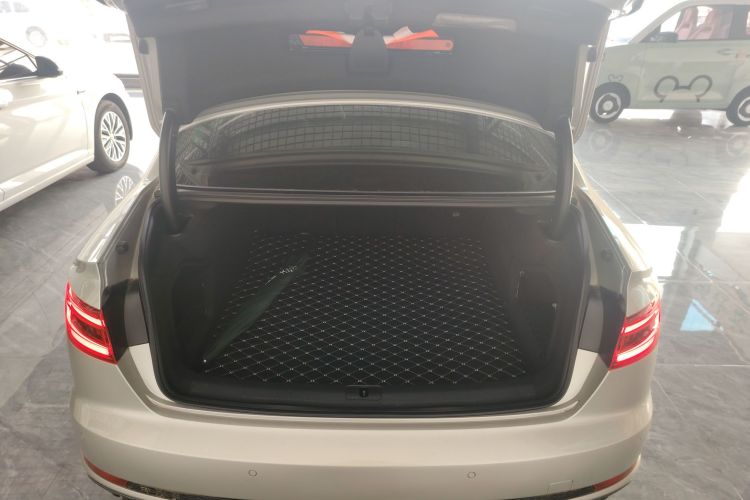 奥迪A4L 2018款 30周年年型 40 TFSI 时尚型局部细节23