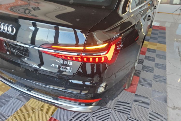 奥迪A6L 2025款 改款 45 TFSI quattro 臻选动感型车身外观9