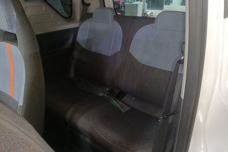 吉利银河 2023款 熊猫mini 200km 耐力熊中控内饰7004