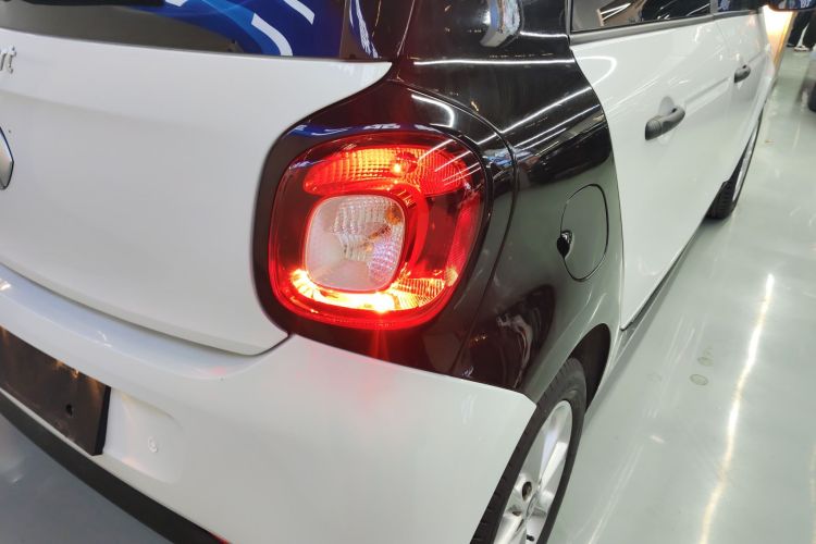 smart forfour 2018款 1.0L 52千瓦灵动版车身外观9