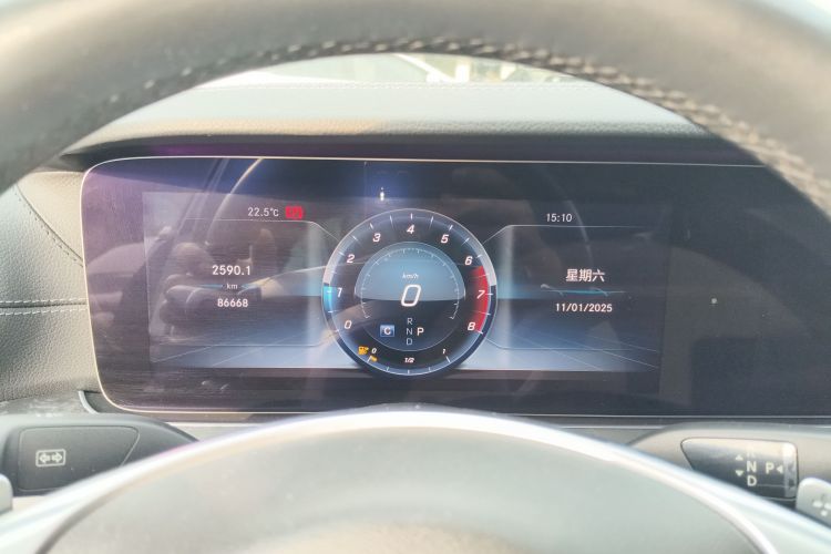 奔驰E级 2018款 改款 E 300 L 运动时尚型中控内饰14