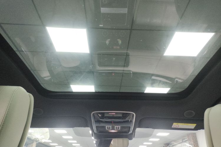 路虎 揽胜星脉 2022款 250PS 熠金珍藏版中控内饰22