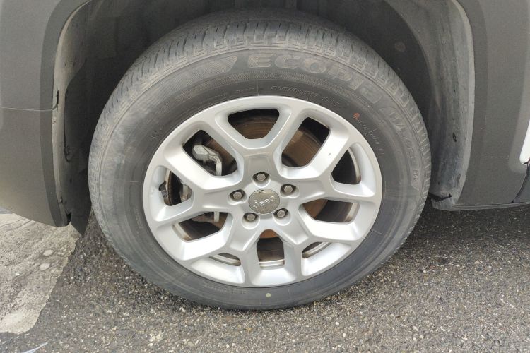 Jeep 自由侠 2018款 互联大屏版 180T 自动高能版车身外观6007