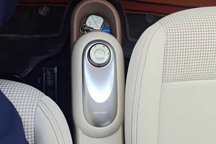 五菱汽车 宏光MINIEV 2025款 四门版 臻享+款中控内饰18