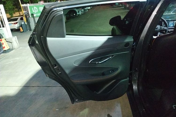 长安UNI-T 2022款 1.5T 尊贵型中控内饰7008