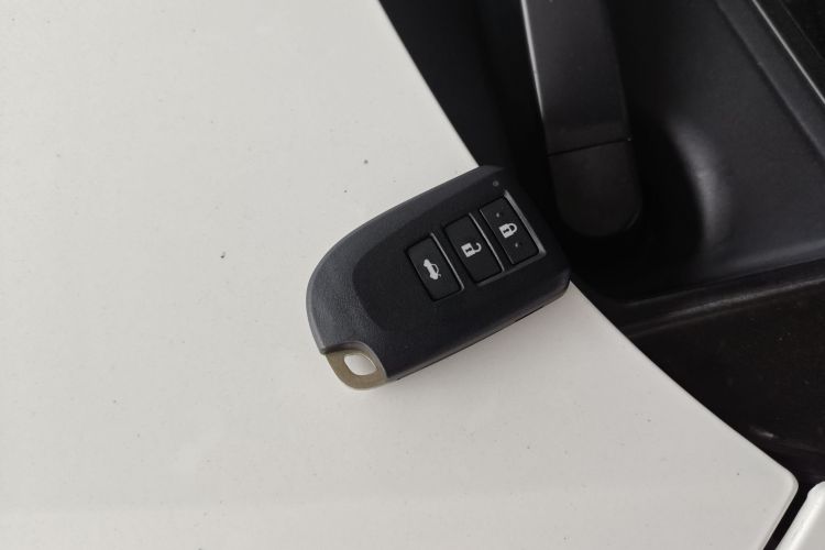 丰田 威驰 2022款 1.5L 20周年纪念版中控内饰11