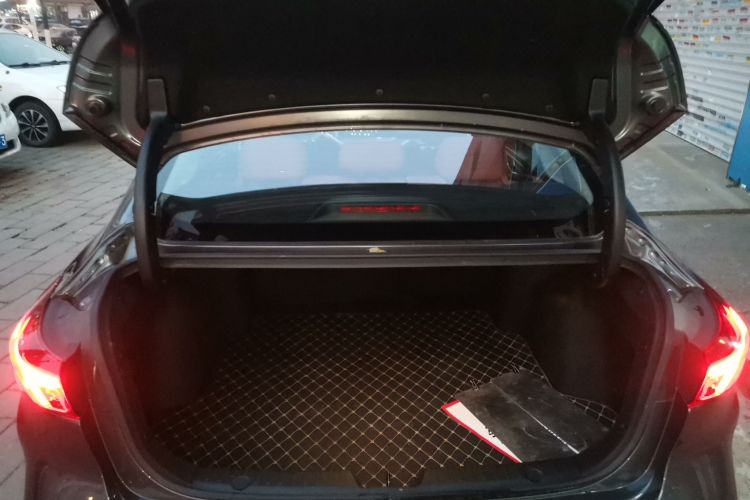 长安 逸动 2022款 PLUS 蓝鲸NE 1.4T GDI DCT尊贵版局部细节23