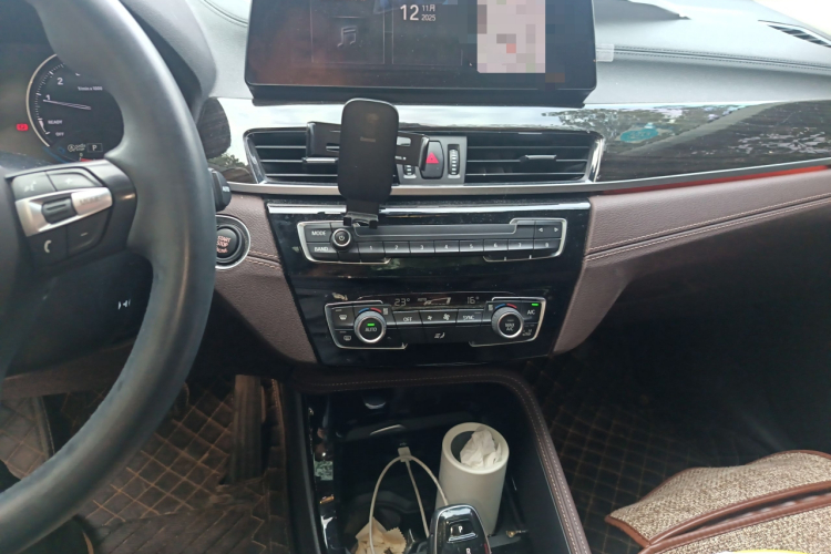宝马X1 2020款 xDrive25Li 尊享型中控内饰16