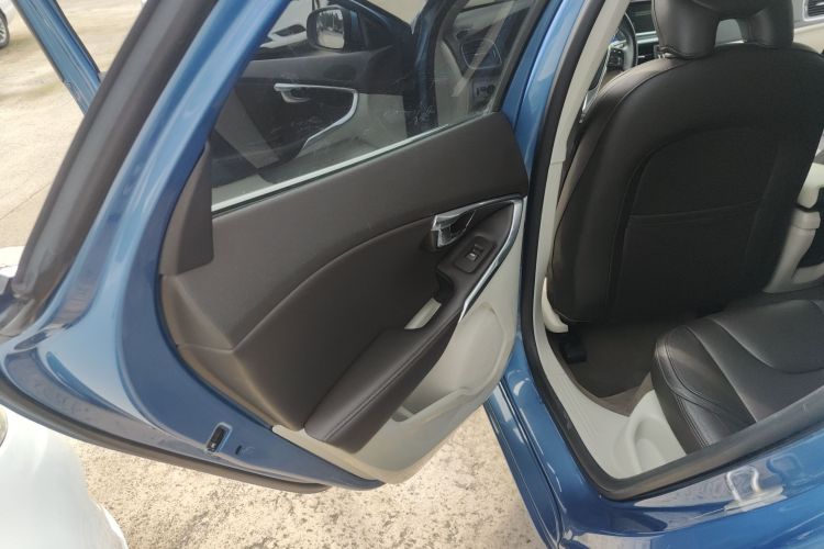 沃尔沃V40 2016款 T3 智逸版中控内饰49