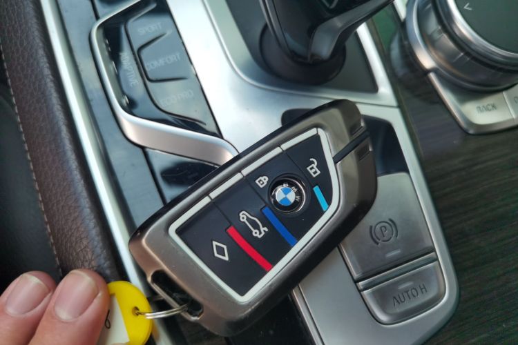 宝马7系 2017款 730Li 领先型中控内饰11