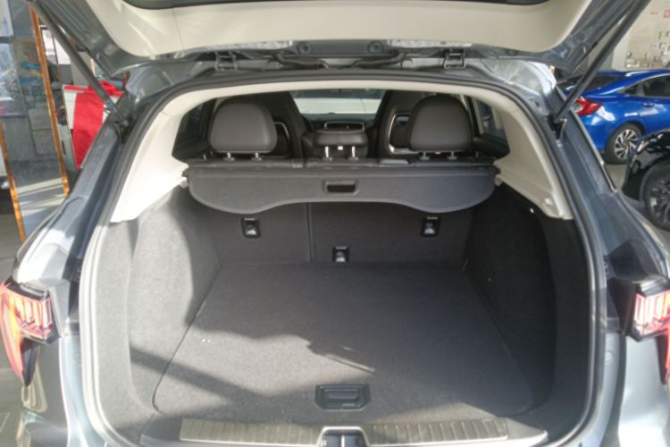 领克01 2020款 2.0T 两驱纯Pro版 国VI机舱底盘23