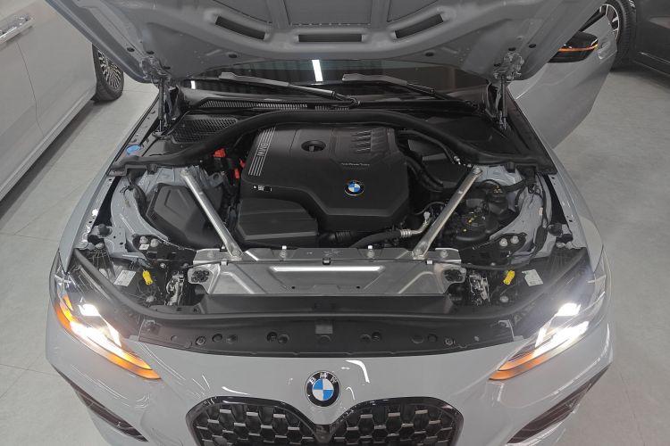 宝马4系 2024款 430i M运动曜夜套装机舱底盘24