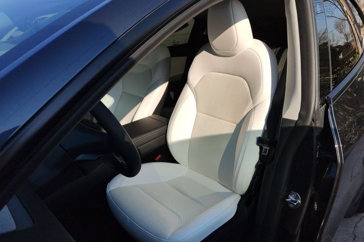 特斯拉 Model Y 2025款 后轮驱动版中控内饰19