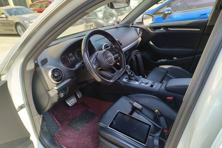 奥迪A3 2018款 30周年年型 Sportback 35 TFSI 运动型中控内饰20