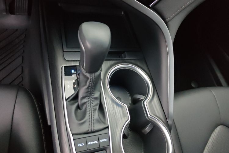 丰田 凯美瑞 2021款 双擎 2.5HG 豪华版中控内饰18