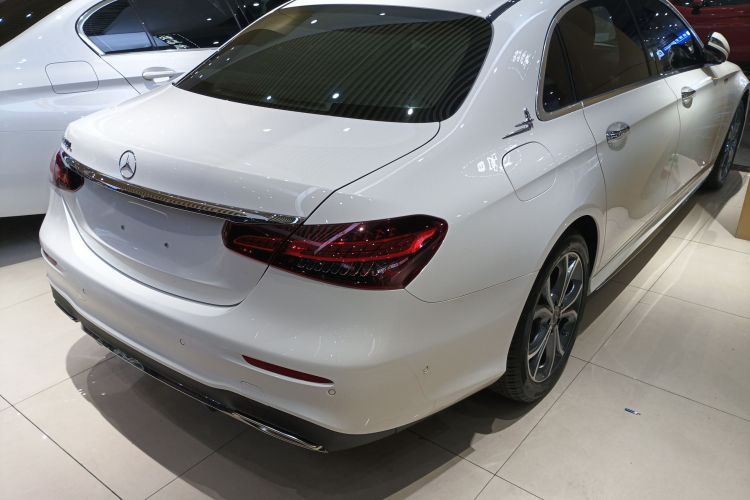 奔驰E级 2021款 E 300 L 运动豪华型车身外观7