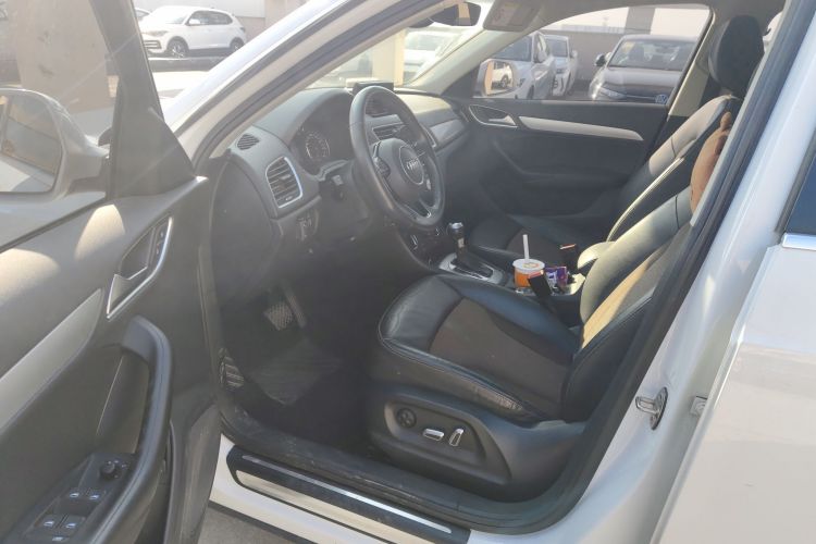 奥迪Q3 2017款 30 TFSI 时尚型中控内饰7003