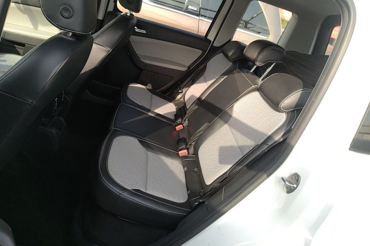 斯柯达 Yeti 2017款 TSI280 DSG前行版中控内饰7004