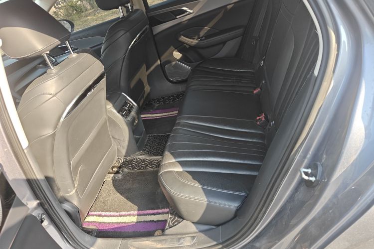 红旗H5 2023款 2.0T 自动智联旗畅版中控内饰7004