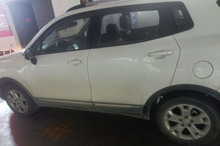 长安CS15 2016款 1.5L 自动时尚版车身外观6003