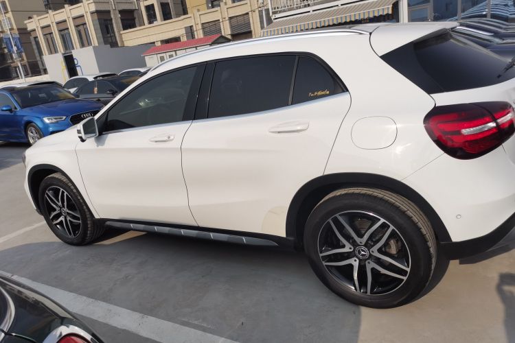 奔驰GLA 2018款 GLA 200 时尚型车身外观4