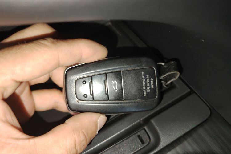 丰田 凯美瑞 2023款 双擎 2.5HG 豪华版中控内饰11