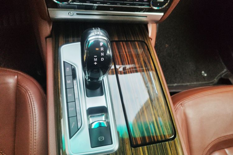 玛莎拉蒂 总裁 2013款 3.0T 标准型中控内饰18