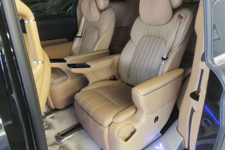 岚图汽车 岚图梦想家 2025款 PHEV 四驱旗舰乾崑版中控内饰7004