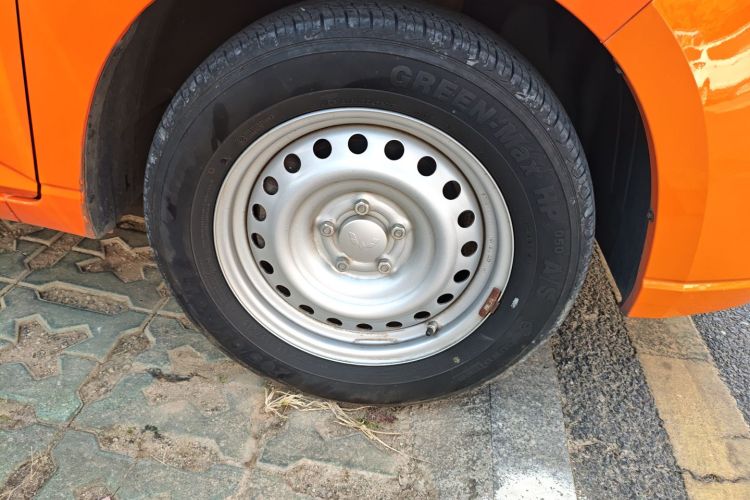 五菱汽车 五菱征程 2021款 1.5T 手动舒适型封窗版车身外观10