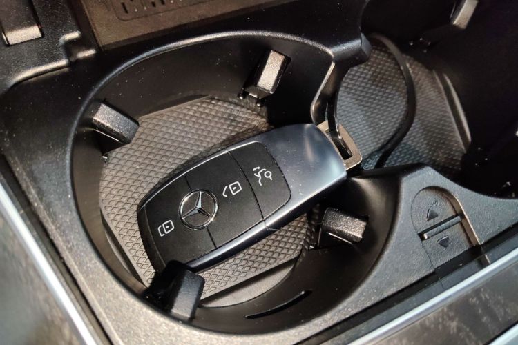 奔驰C级 2020款 改款 C 260 L 运动版中控内饰11