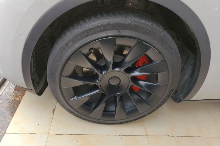 特斯拉 Model Y 2022款 长续航全轮驱动版车身外观6005