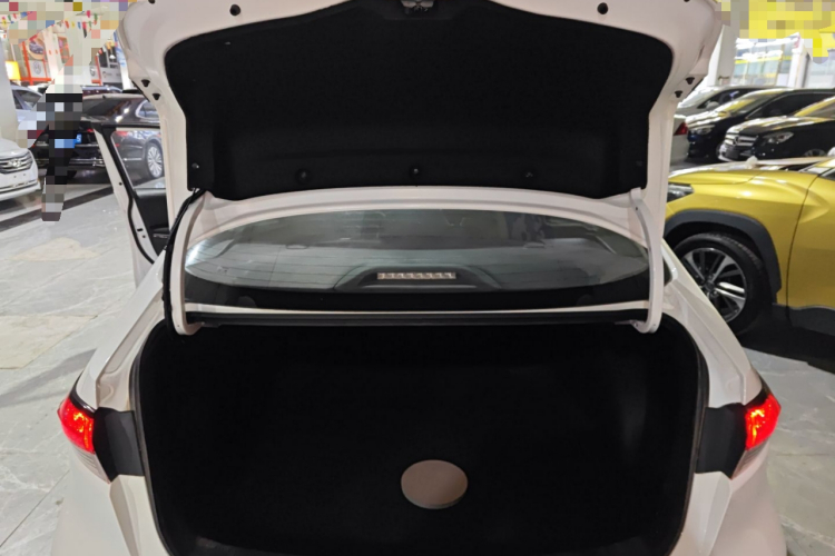 丰田 雷凌 2023款 智能电混双擎 1.8L 运动版机舱底盘23