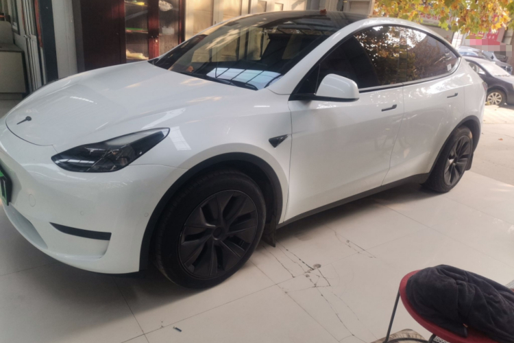 特斯拉 Model Y 2023款 后轮驱动版车身外观4