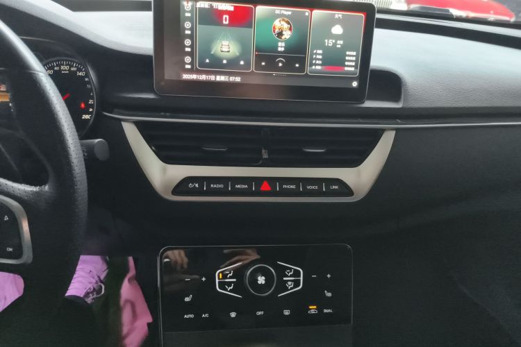 红旗H5 2022款 经典款 1.8T 自动智联旗享版中控内饰16