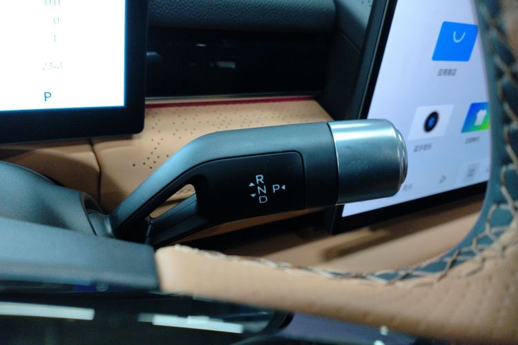 吉利银河 银河星耀8 2025款 130km EM-i 尊贵版局部细节18