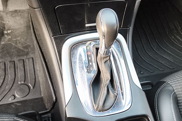 别克 君威 2015款 1.6T 领先技术型中控内饰18