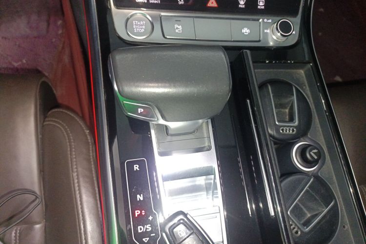 奥迪A8 2019款 A8L 50 TFSI quattro 舒适型局部细节18