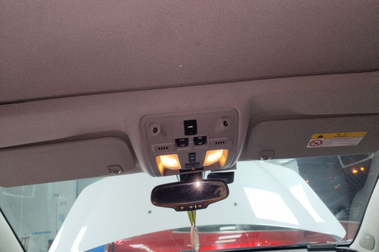 凯迪拉克SRX 2015款 3.0L 舒适型中控内饰22