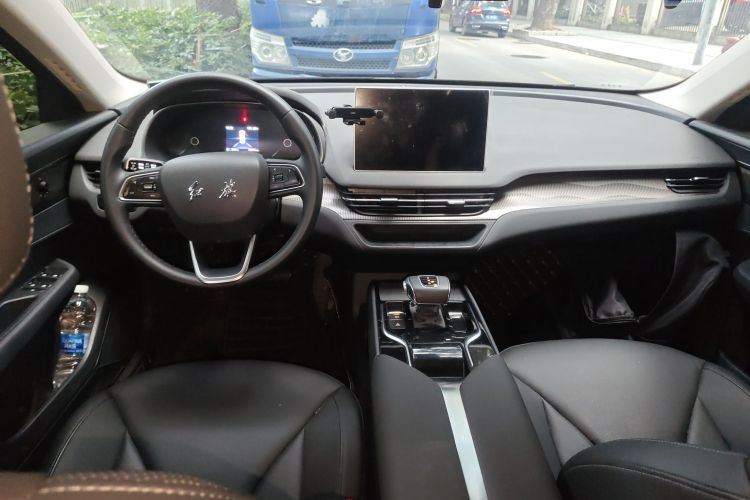 红旗E-QM5 2022款 431km 充电乐享版中控内饰7002