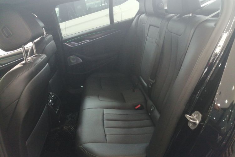 宝马5系(进口) 2022款 改款 525i M运动套装中控内饰7004