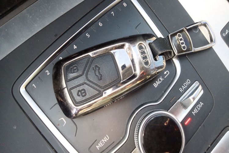 奥迪Q5L 2020款 改款 40 TFSI 荣享时尚型中控内饰11