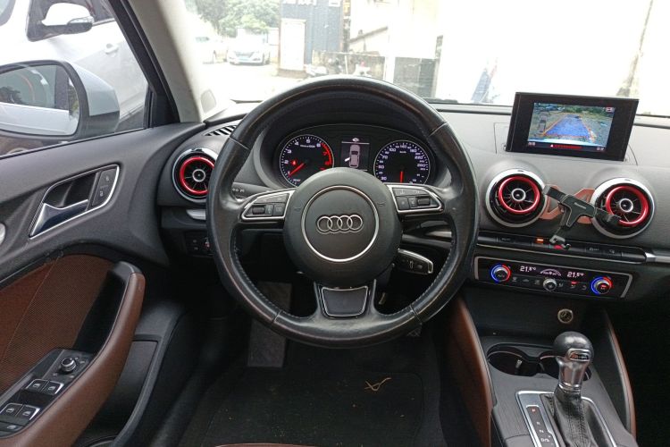 奥迪A3 2016款 Sportback 35 TFSI 风尚型中控内饰13